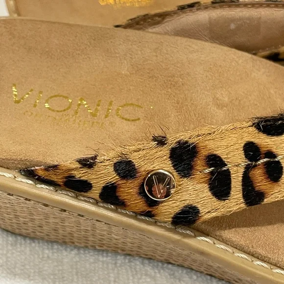 Vionic Grenada Tan Leopard Wedge Sandal size 6 - Picture 7 of 16